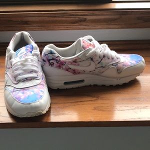 Nike Air Max 1 Sneakers